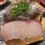 回転すし北海道 - 炙りサワラ、寒ブリ、鯵の三種盛
