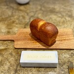 entre nous - 焼き立て熱々。
      世界一美味しいのでは？と思わされるブリオッシュ。