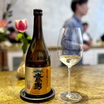 entre nous - 魚卵が入りますから、ここは日本酒で。
      鳥取の鷹勇というお酒を、ぬる燗でいただきます。
      フランも茶碗蒸しみたいなものですから、しっくり来やすいですね。