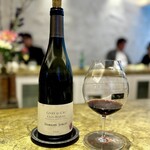 entre nous - 再びのダブルペアリング。嬉しい♪
      ジブリのクロ・マロルという1er Cru.です。アペラシオンの個性なのか、ちょっと野暮ったいテイスト。
      鴨なので、このぐらい野趣があってもいいですけどね。