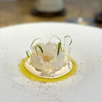 entre nous - この日一番の絶品は、イカとカリフラワーの冷前菜。
      ちょっと感動モノです(^^)
      オリーブオイルの華やかさ、ワインと合わせた時に広がるコリアンダー。
      「調和」を絵に描いたような一皿です。