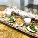 entre nous - いつものアミューズプレゼンテーション。
                                ここから、冬らしい季節感の表現は始まっています♪