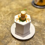 entre nous - カニの殻でかたどった可愛いカニさん(^^)
      煙突に見立てたのは、カニのババロワ。風味がちゃんと感じられて美味♪