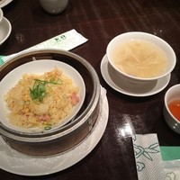 廣東料理 民生 ヒルトンプラザウエスト店 - 蒸しご飯とスープ