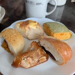 箱根ベーカリーセレクト - 箱根スペシャルメロン、タラコとクリームチーズ、箱根カレーパン（キーマカレー）、クリームチーズクルミ、塩パン小倉サンド
