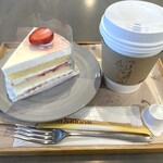 テラス ダニエル - いちごのケーキとホットコーヒー