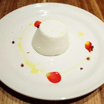 スパイスカフェ - 2014年クリスマスディナー(6300円)の山羊ミルクのパンナコッタ パラダイスシードの香り