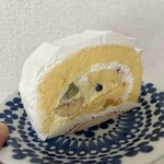 ル・パティシエ ヨコヤマ - ロールフルーツカット！