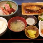 めのじや - Aセット2　刺身とぶりの照り焼き　1,750円♪