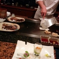 鉄板 かや乃 - 見事な手さばきで、オマール海老を焼いてましたよっ！♪