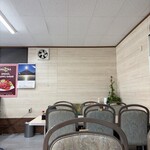 HUJRA HALAL FOOD & RESTAURANT - 内装