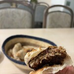 HUJRA HALAL FOOD & RESTAURANT - 挟む！