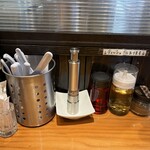 麺や あがつま - 机上…お酢あります