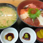 小川港魚河岸食堂 - 海鮮丼　1000円＋味噌汁を豚汁に変更200円