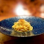 IL TEATRINO DA SALONE - キタッラより細めですが､噛みごたえのあるキタッリーナというパスタ｡魚介のソース､墨烏賊､唐墨､檸檬の皮を削って掛けています。