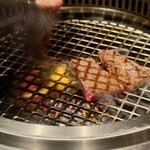 YORONIKU TOKYO AZABUDAIHILLS - 上ハラミを焼く