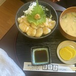 よってけ まるとみ - 帆立の漬け丼セット