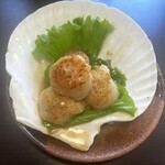 よってけ まるとみ - 帆立のバター焼き単品