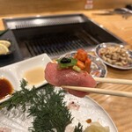 焼肉 高麗ガーデン - 牛の大トロ寿司 口の中でとろけます！キャビア乗ってます