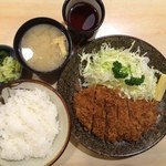 とん亭 - ロースランチ980円全景