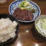 山里 - 牛タン定食　１０５０円