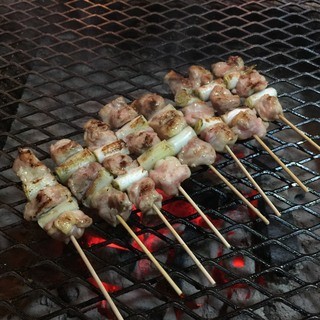 地元食材にこだわり◎阿寒ポークや知床鶏を炭火串焼きで堪能