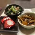 さい藤 - 突き出し3点　酢タコ、なめこ、三つ葉とエノキの和物