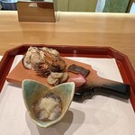 茶つぼ - 羽つきのお皿に盛り付けたお料理