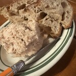 LUG - 国産鶏　白レバーのペースト(パン付)  