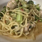 LUG - 広島県産カキと有機ブロッコリーのペペロンチーノ　