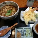 大村庵 - 大宮の大村庵 大宮氷川大社店で食事。
            天ぷらそばを食した。
            税込1404円。