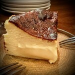 関山米穀店 - バスク風チーズケーキ