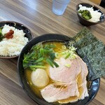 横浜家系ラーメン 宮里家 - 