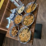 粤熹粥檔 - 7:00-10:30食べ放題！朝活の救世主。一番奥のお豆腐も白粥に合う。