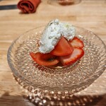 料理店オクノ - 自家製リコッタチーズ、苺とフルーツトマト