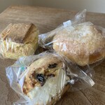 マイパン - ラムレーズンスコーンサンド¥320、プレーンスコーン¥220、なめらかクリームパン¥250