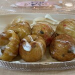 さくら茶屋 - 外側はやわらかく、中はとろっとした食感。味(しょうゆ)は比較的あっさりしているため、濃い味が好みの方には少し物足りなく感じるかもしれませんね。