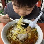 喜楽飯店 - 次男はラーメン大盛り！
