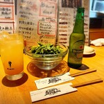 炭火焼鳥と水炊き 五郎一 - 黒豆の枝豆　温州みかんサワー&ハイネケン