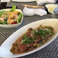 R restaurant & bar - ランチの鴨と九条ネギのスパゲッティ。ミニコブサラダも。