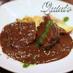 牛ほほ肉の赤ワイン煮込み