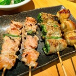 炭火焼鳥と水炊き 五郎一 - もも、ニラ巻き、うずら玉子巻き