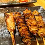 炭火焼鳥と水炊き 五郎一 - 手ごねつくね、鶏皮