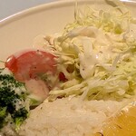 CAFE SALVADOR BUSINESS SALON - CAFE SALVADOR ＠茅場町 カリィサルバドルに添えられるサラダ