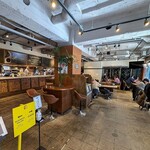 CAFE SALVADOR BUSINESS SALON - CAFE SALVADOR ＠茅場町 セルフ着座式の店内 祝日なのにお客さん多い