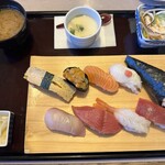 魚伸 - 【2026.1.12(月)】ランチ贅沢セット（寿司＋野菜サラダ＋味噌汁＋茶碗蒸し＋ガリ）1,694円