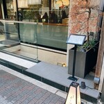 銀座 よし澤 - ここの階段を降りる