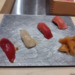 銀座のみこ寿司 - 赤身、そでいか、中トロ、大トロ