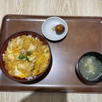 鶏三和 - 親子丼
