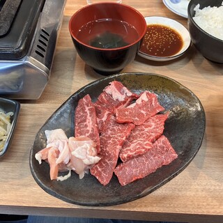 精肉屋の倅がただただ旨い肉を出す店 焼肉たけよし - 料理写真:ハラミ